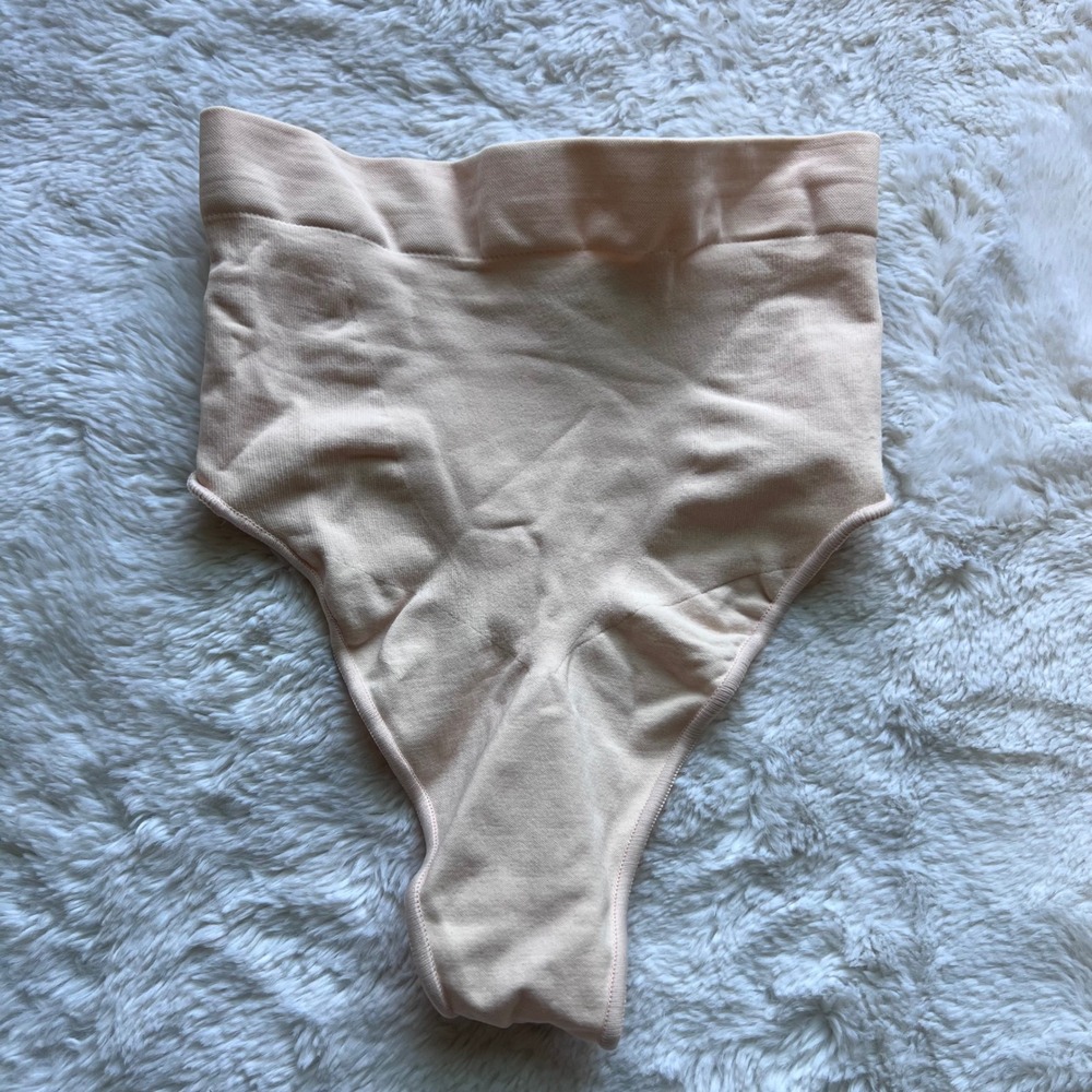 SKIMS Women's Mid Waist Thong Sand Seamless Shapewear SM-MWT-0198 XXS/XS NWOT
